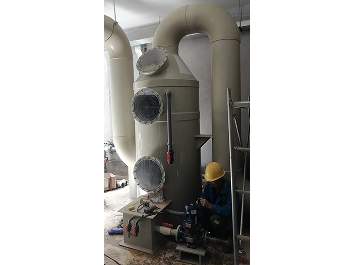 武漢pp廢氣洗滌塔設(shè)備安裝現(xiàn)場