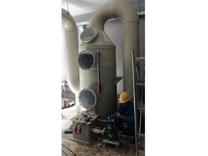 PP噴淋塔、活性炭箱安裝現(xiàn)場