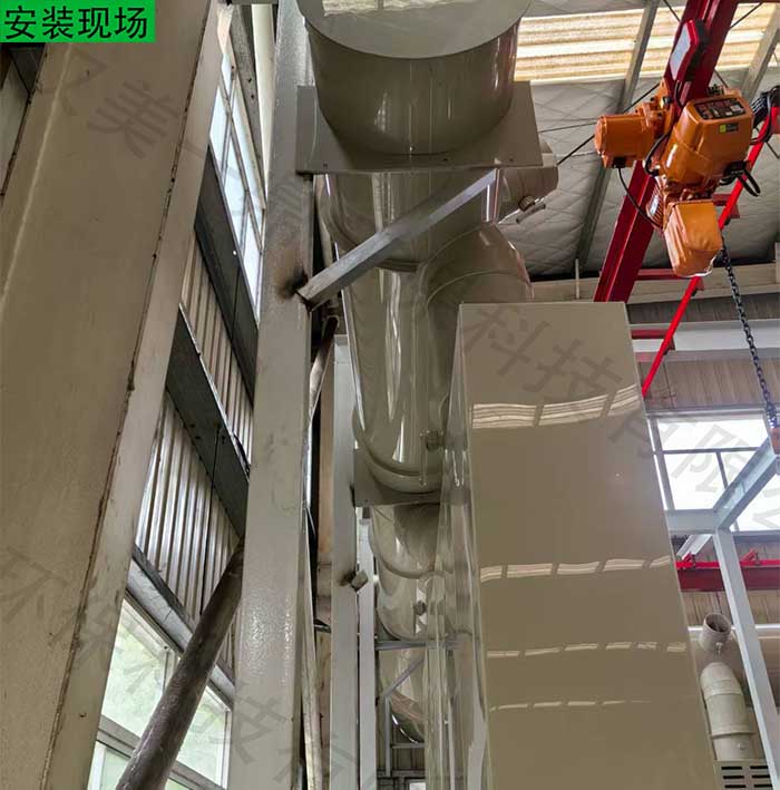 抽風(fēng)管道和抽風(fēng)罩安裝現(xiàn)場(chǎng)